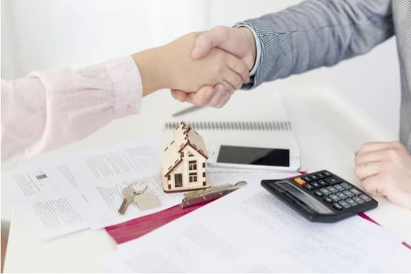 Cần phân tích chi tiết các yếu tố trước khi mua bán nhà.